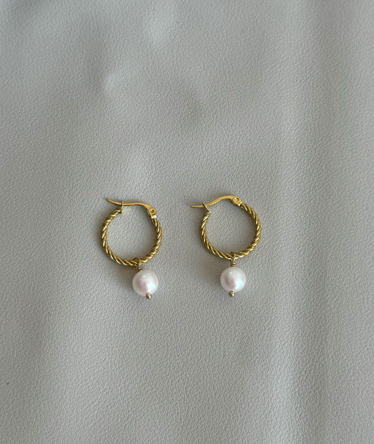Pearl oorbellen goud