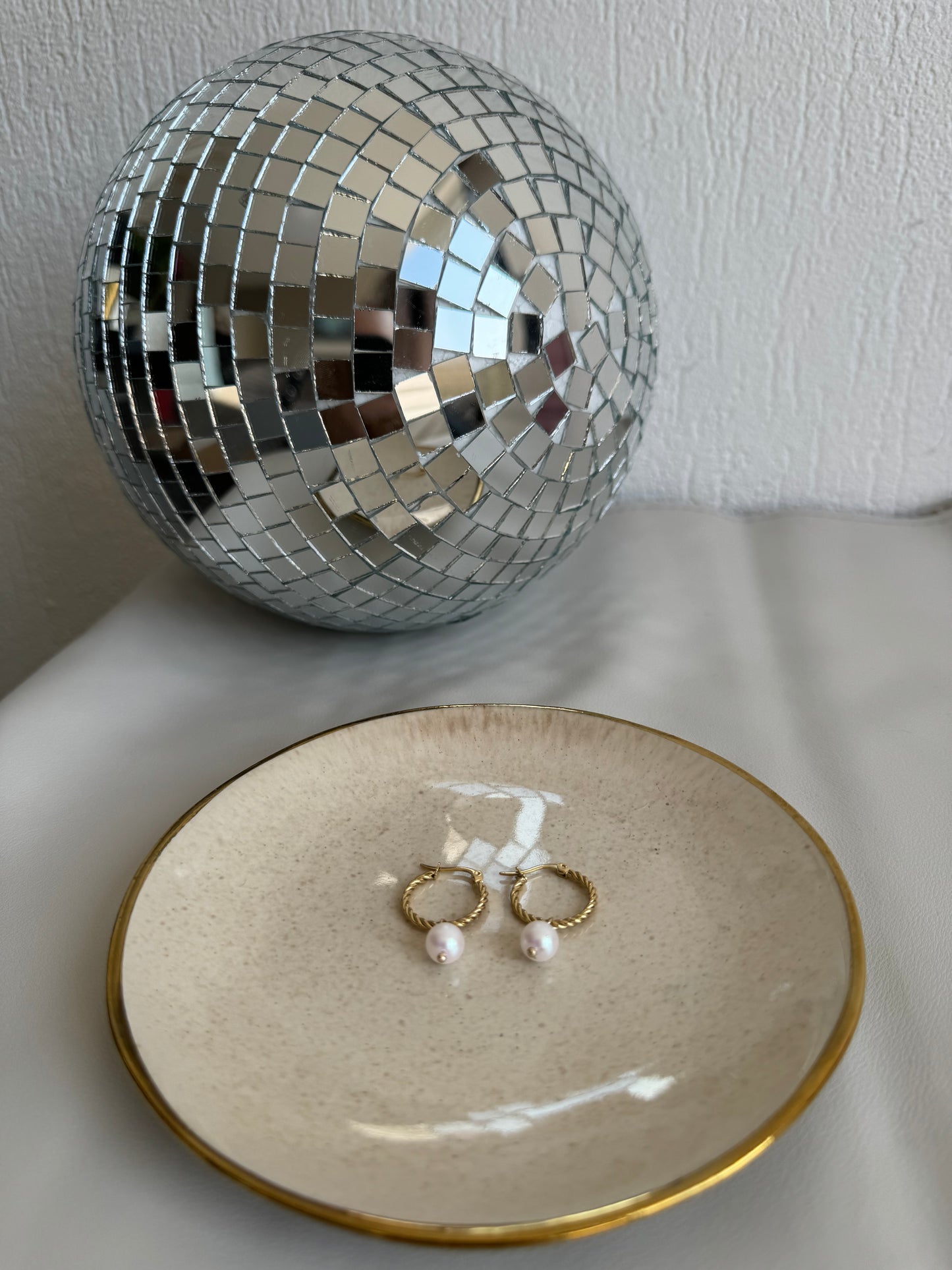 Pearl oorbellen goud